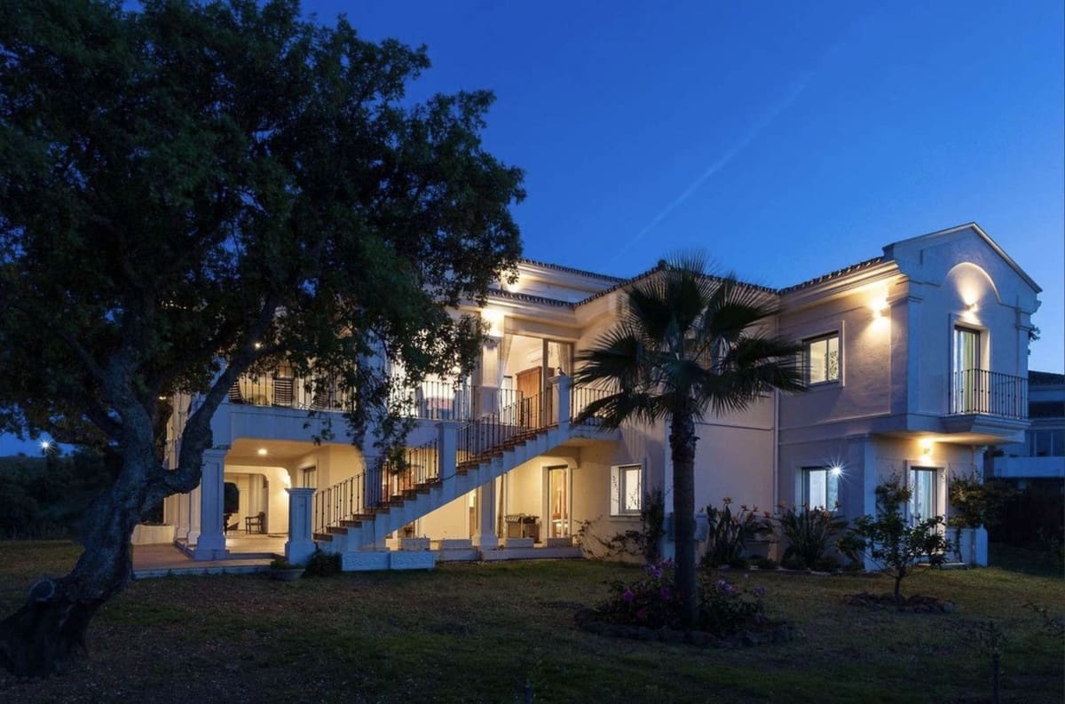 5 bedroom Villa for sale in Marbella - € 1,995,000 (Ref: 8671324)