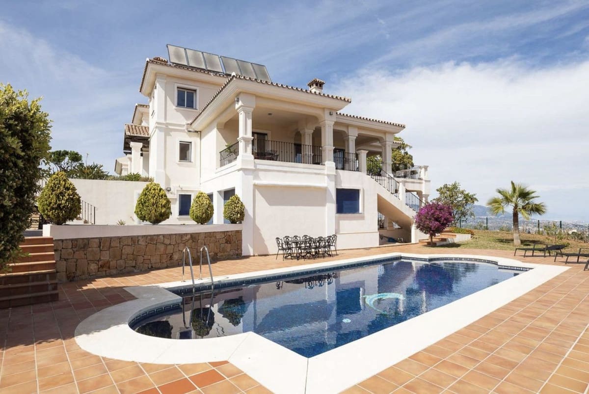 5 bedroom Villa for sale in Marbella - € 1,995,000 (Ref: 8671324)