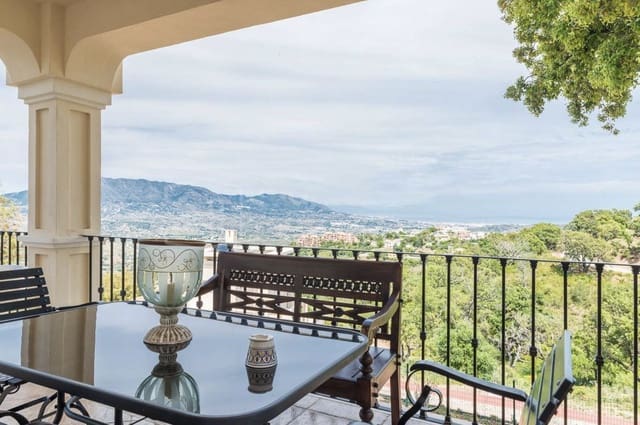 Chalet de 5 habitaciones en Marbella en venta - 1.995.000 € (Ref: 8671324)