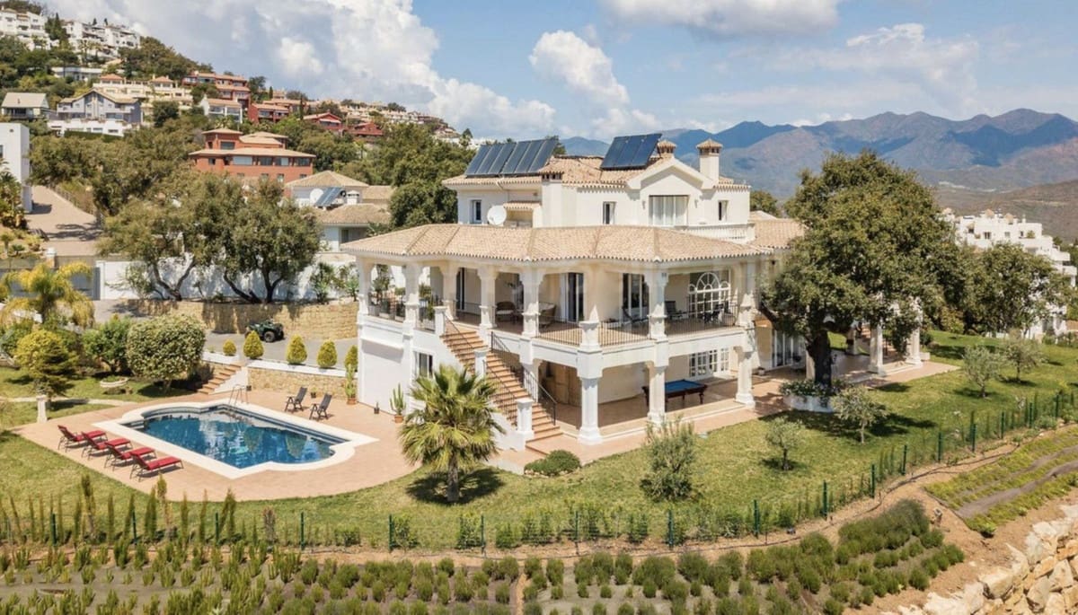 5 bedroom Villa for sale in Marbella - € 1,995,000 (Ref: 8671324)