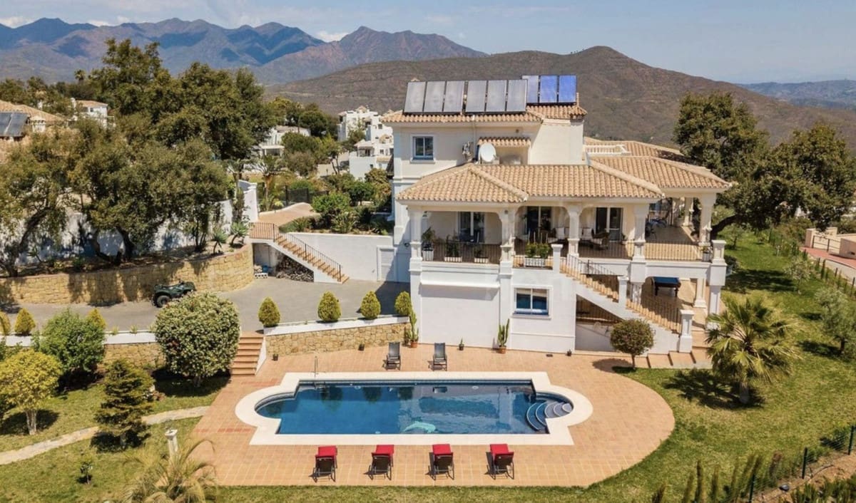 5 bedroom Villa for sale in Marbella - € 1,995,000 (Ref: 8671324)