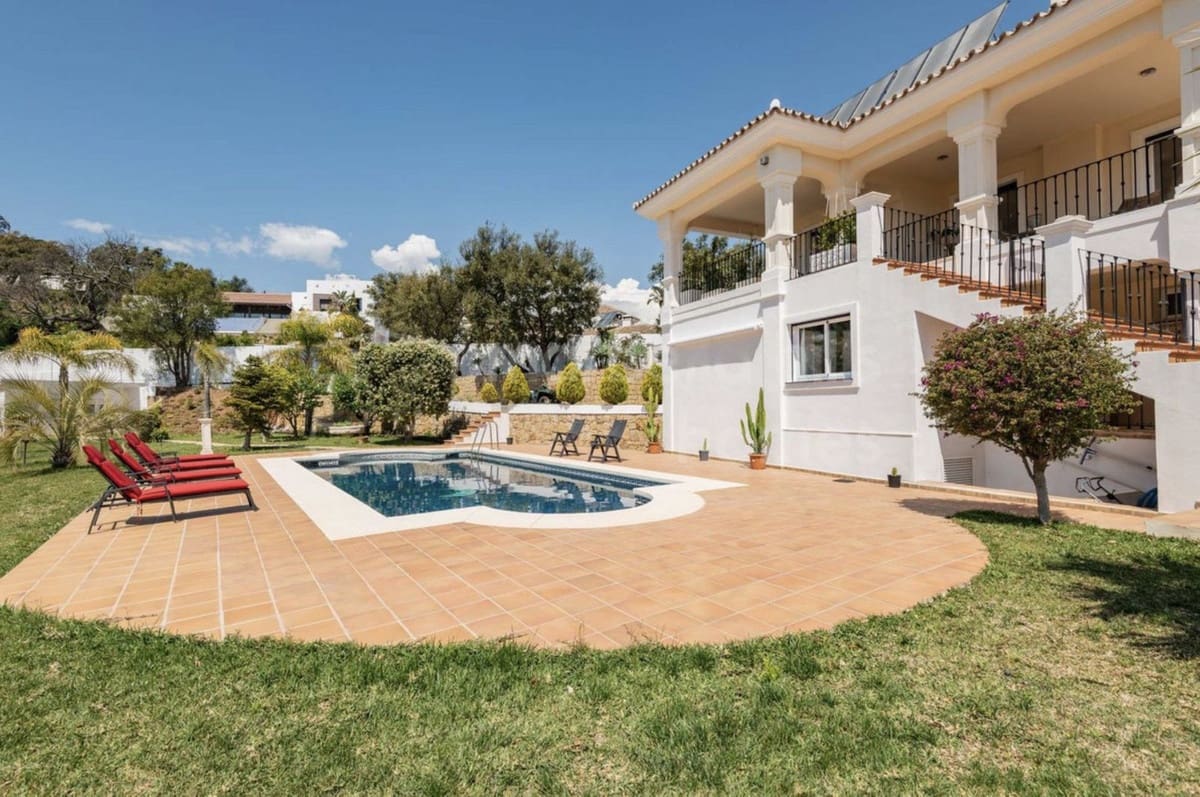 5 bedroom Villa for sale in Marbella - € 1,995,000 (Ref: 8671324)