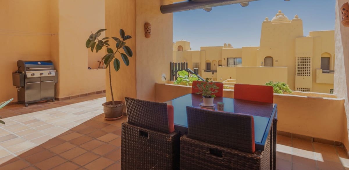 2 bedroom Apartment for sale in La Duquesa / Puerto de la Duquesa with pool - € 299,000 (Ref: 8678266)