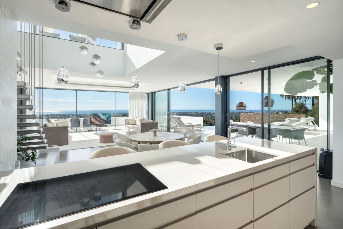 4 soverom Villa til salgs i La Quinta med svømmebasseng garasje - € 3 995 000 (Ref: 8690263)