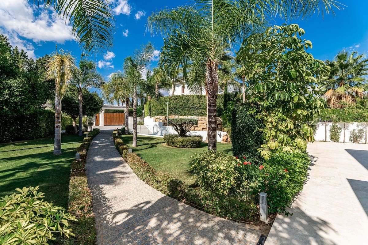 6 bedroom Villa for sale in Nueva Andalucia with pool garage - € 7,500,000 (Ref: 8690265)