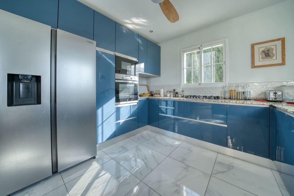 5 soveværelse Villa til salg i La Sierrezuela med swimmingpool garage - € 790.000 (Ref: 8693263)