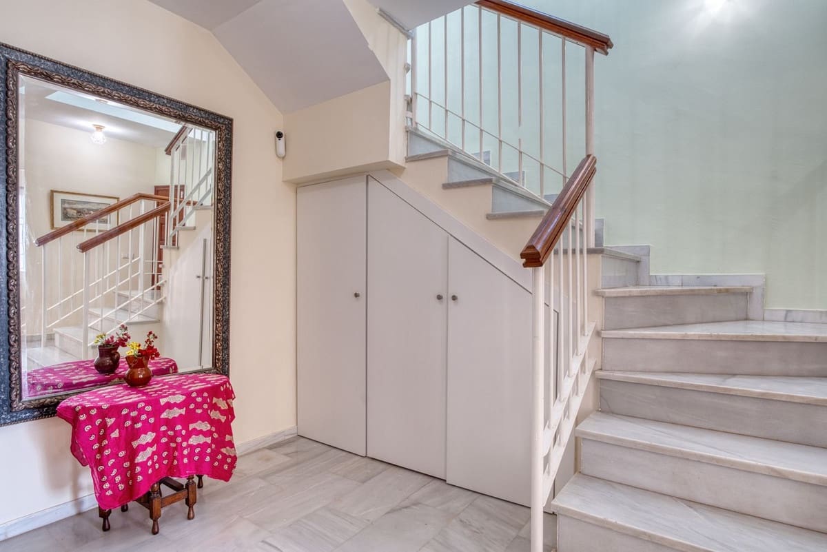 5 soveværelse Villa til salg i La Sierrezuela med swimmingpool garage - € 790.000 (Ref: 8693263)