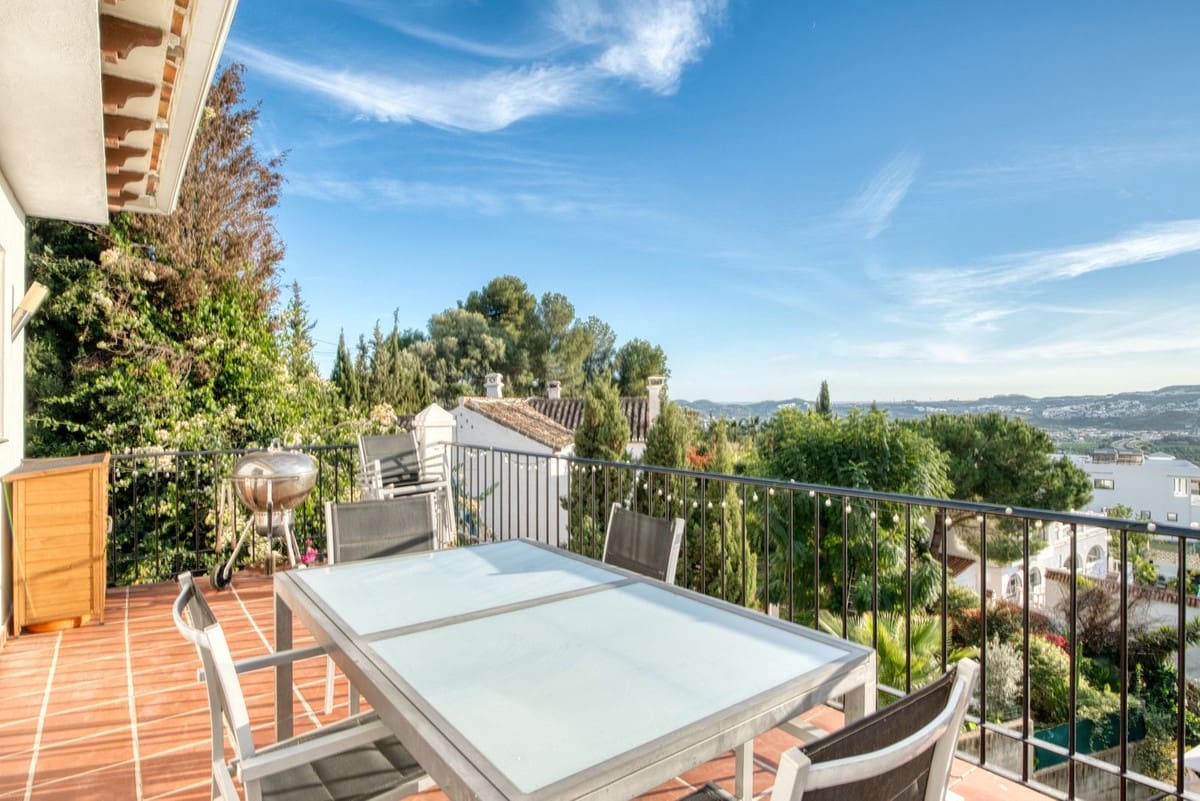 5 soverom Villa til salgs i La Sierrezuela med svømmebasseng garasje - € 790 000 (Ref: 8693263)