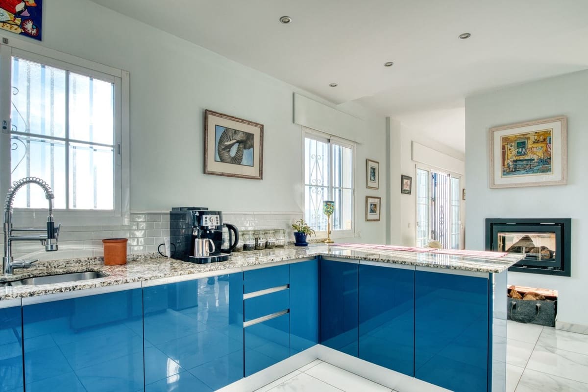 5 soverom Villa til salgs i La Sierrezuela med svømmebasseng garasje - € 790 000 (Ref: 8693263)