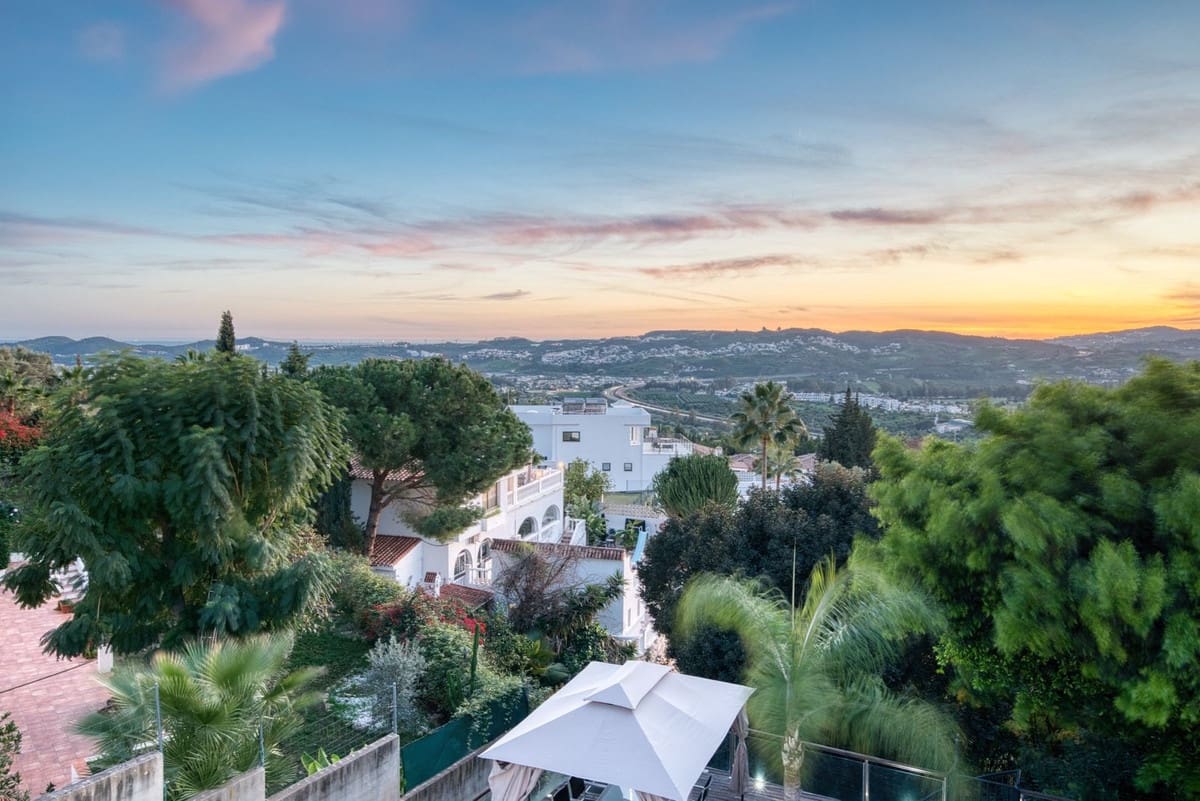 5 soverom Villa til salgs i La Sierrezuela med svømmebasseng garasje - € 790 000 (Ref: 8693263)