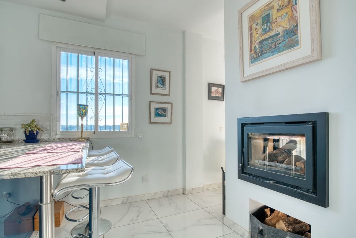 5 soverom Villa til salgs i La Sierrezuela med svømmebasseng garasje - € 790 000 (Ref: 8693263)