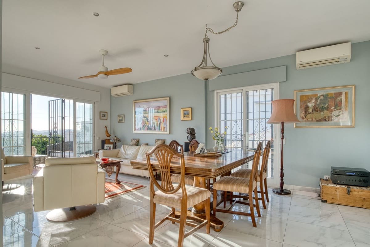 5 soverom Villa til salgs i La Sierrezuela med svømmebasseng garasje - € 790 000 (Ref: 8693263)