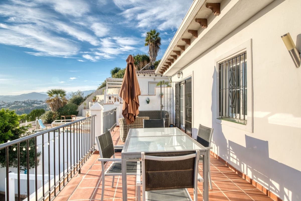 5 soverom Villa til salgs i La Sierrezuela med svømmebasseng garasje - € 790 000 (Ref: 8693263)