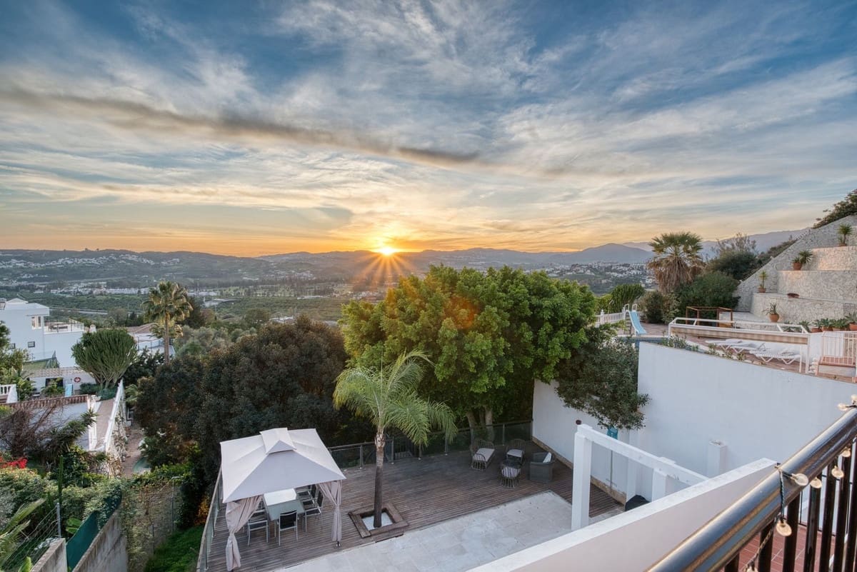 5 soverom Villa til salgs i La Sierrezuela med svømmebasseng garasje - € 790 000 (Ref: 8693263)