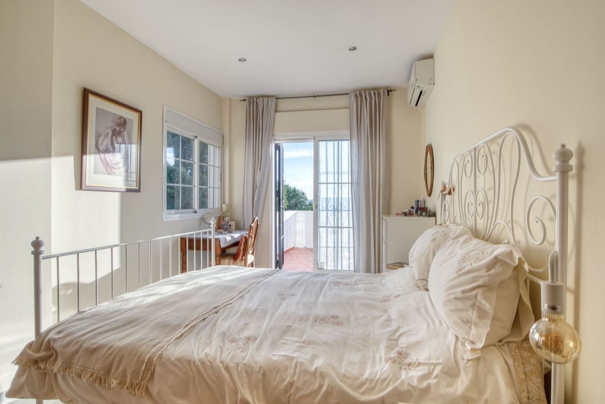 5 soverom Villa til salgs i La Sierrezuela med svømmebasseng garasje - € 790 000 (Ref: 8693263)