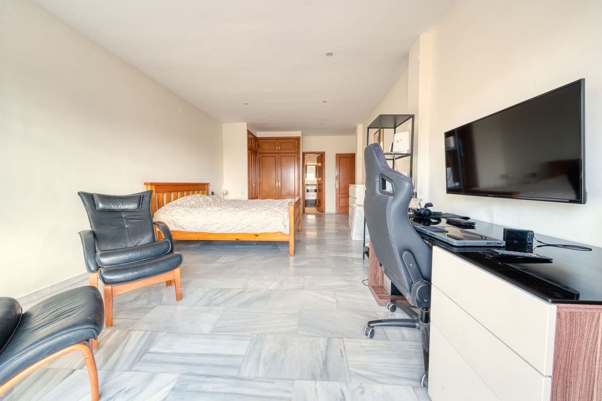 5 soverom Villa til salgs i La Sierrezuela med svømmebasseng garasje - € 790 000 (Ref: 8693263)