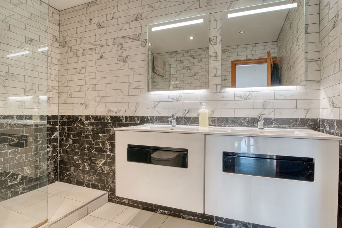 5 soverom Villa til salgs i La Sierrezuela med svømmebasseng garasje - € 790 000 (Ref: 8693263)