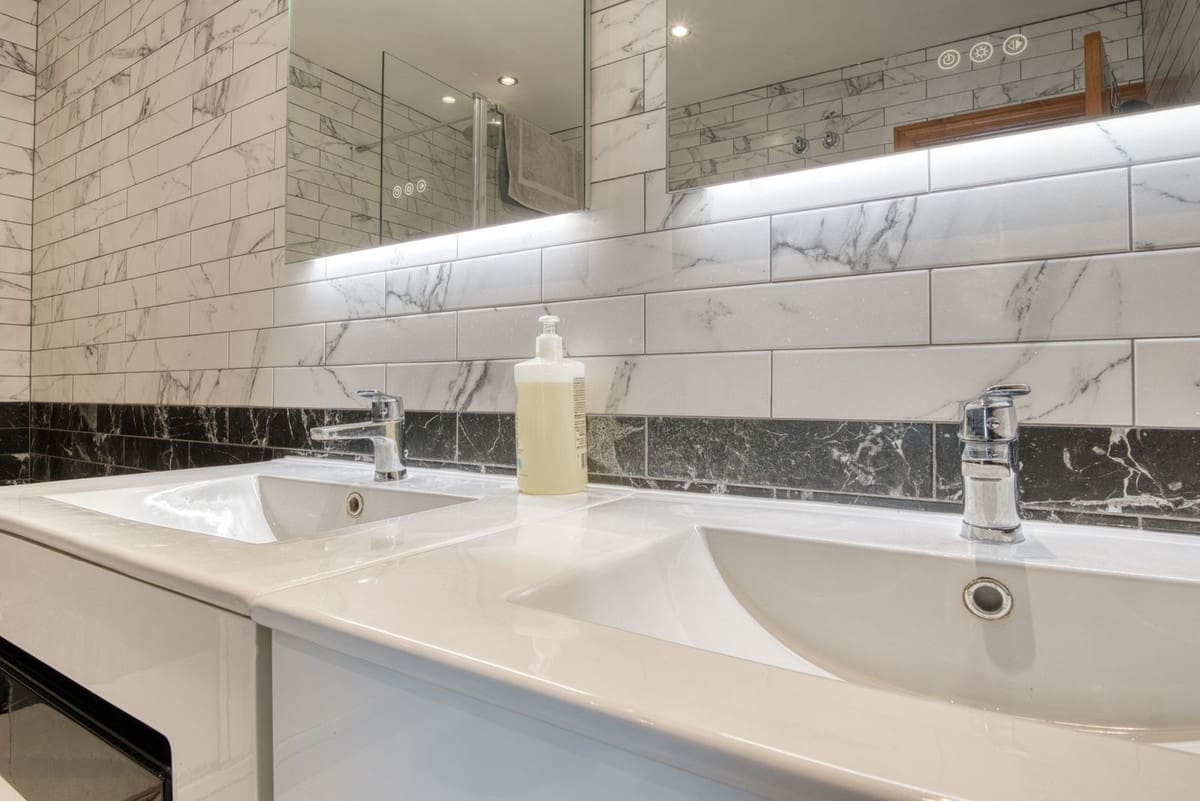 5 soverom Villa til salgs i La Sierrezuela med svømmebasseng garasje - € 790 000 (Ref: 8693263)