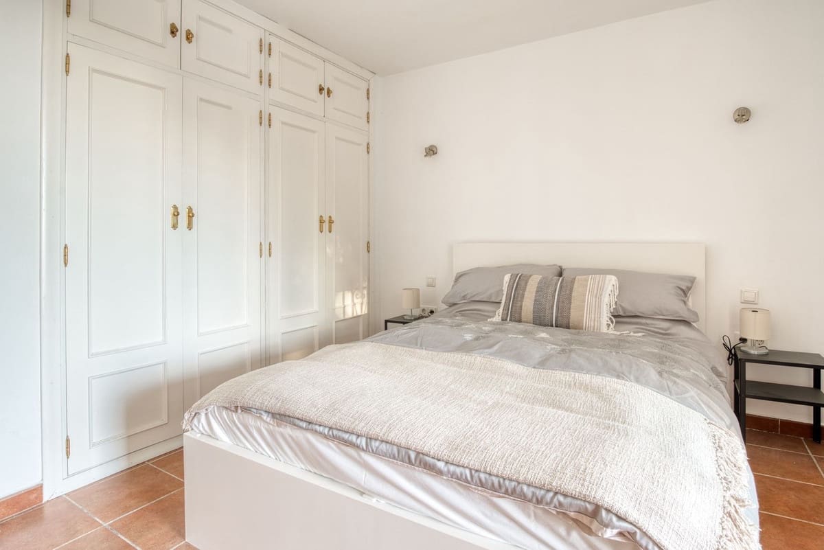 5 soverom Villa til salgs i La Sierrezuela med svømmebasseng garasje - € 790 000 (Ref: 8693263)