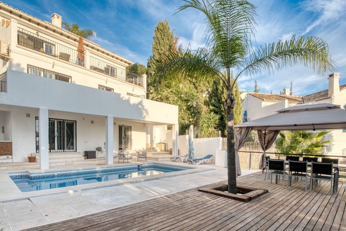 5 soverom Villa til salgs i La Sierrezuela med svømmebasseng garasje - € 790 000 (Ref: 8693263)