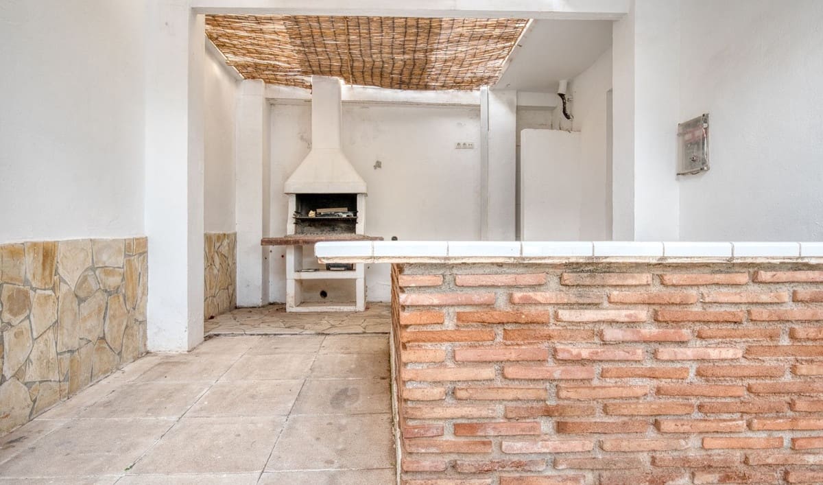 5 soverom Villa til salgs i La Sierrezuela med svømmebasseng garasje - € 790 000 (Ref: 8693263)