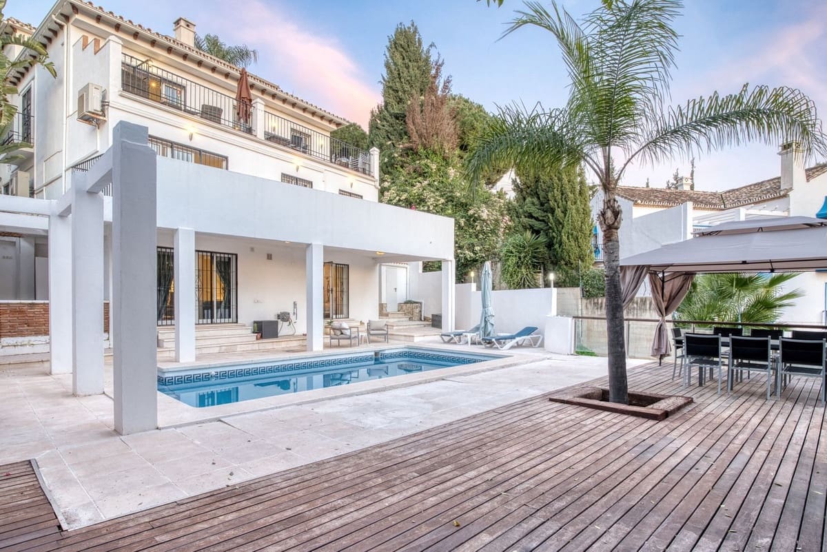 5 soverom Villa til salgs i La Sierrezuela med svømmebasseng garasje - € 790 000 (Ref: 8693263)