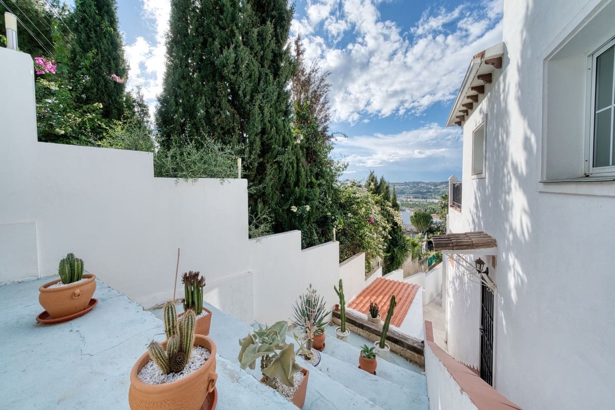 5 soveværelse Villa til salg i La Sierrezuela med swimmingpool garage - € 790.000 (Ref: 8693263)