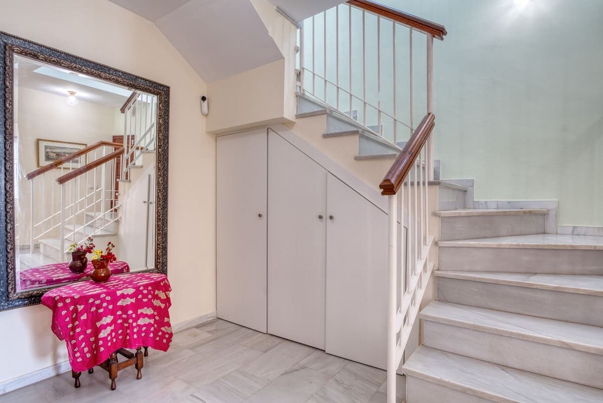 5 soveværelse Villa til salg i La Sierrezuela med swimmingpool garage - € 790.000 (Ref: 8693263)