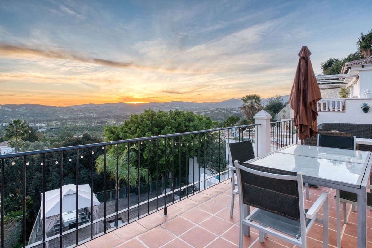 5 soveværelse Villa til salg i La Sierrezuela med swimmingpool garage - € 790.000 (Ref: 8693263)