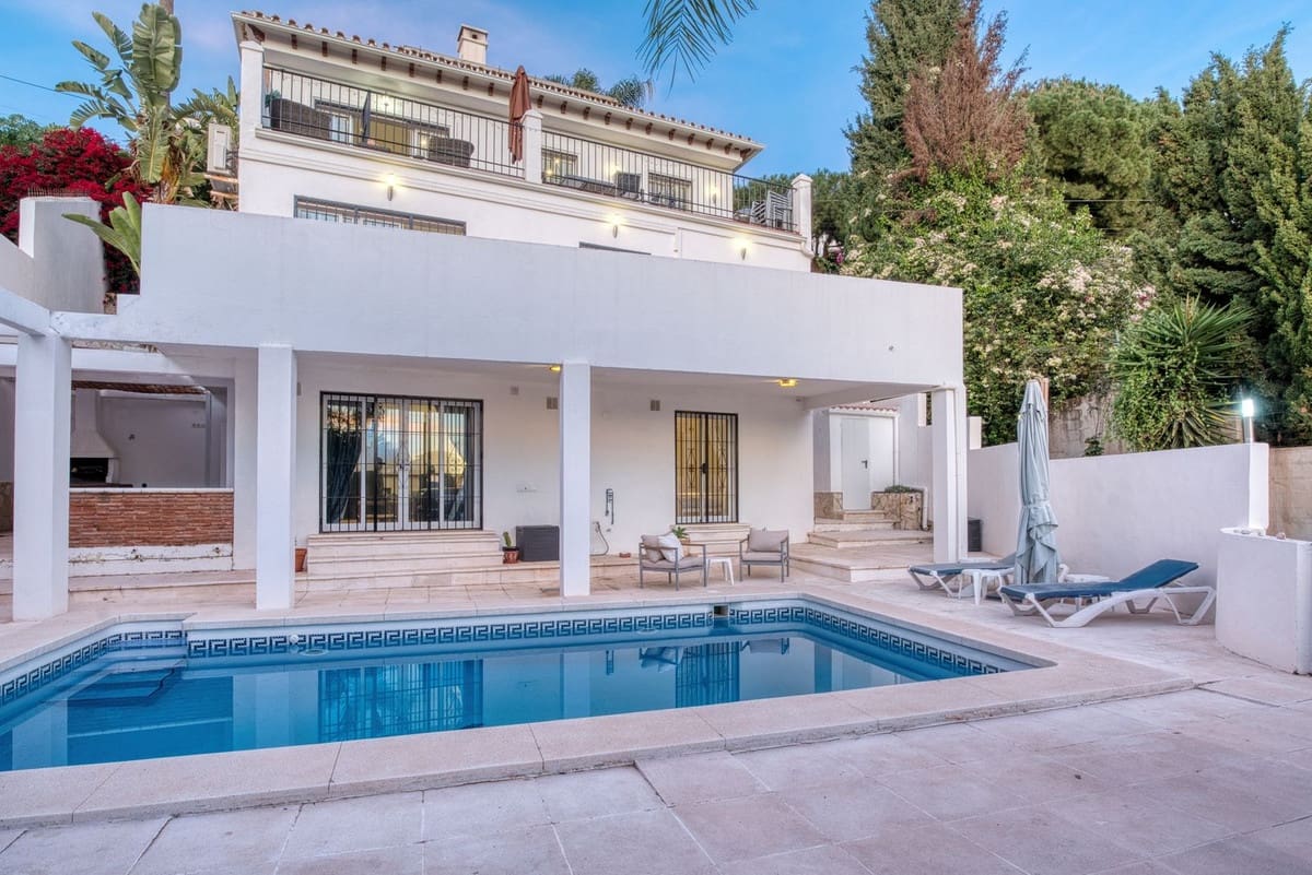 5 soveværelse Villa til salg i La Sierrezuela med swimmingpool garage - € 790.000 (Ref: 8693263)