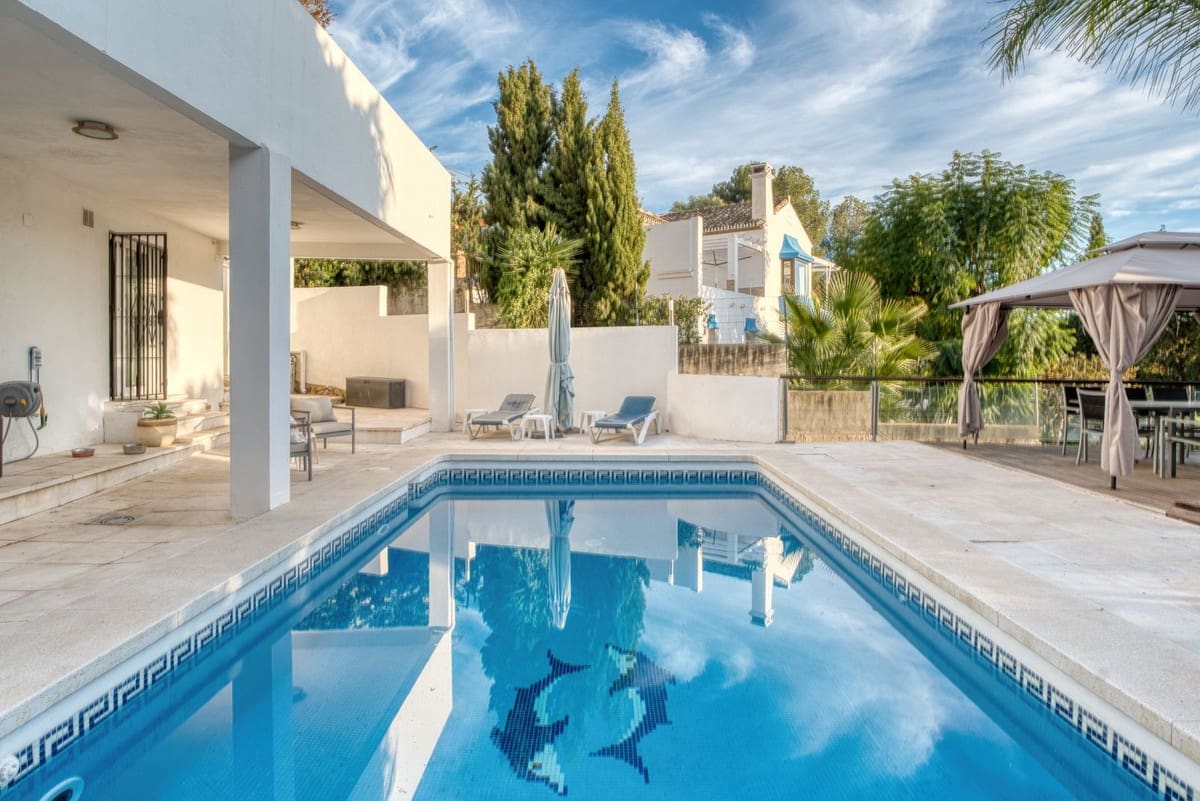 5 soveværelse Villa til salg i La Sierrezuela med swimmingpool garage - € 790.000 (Ref: 8693263)