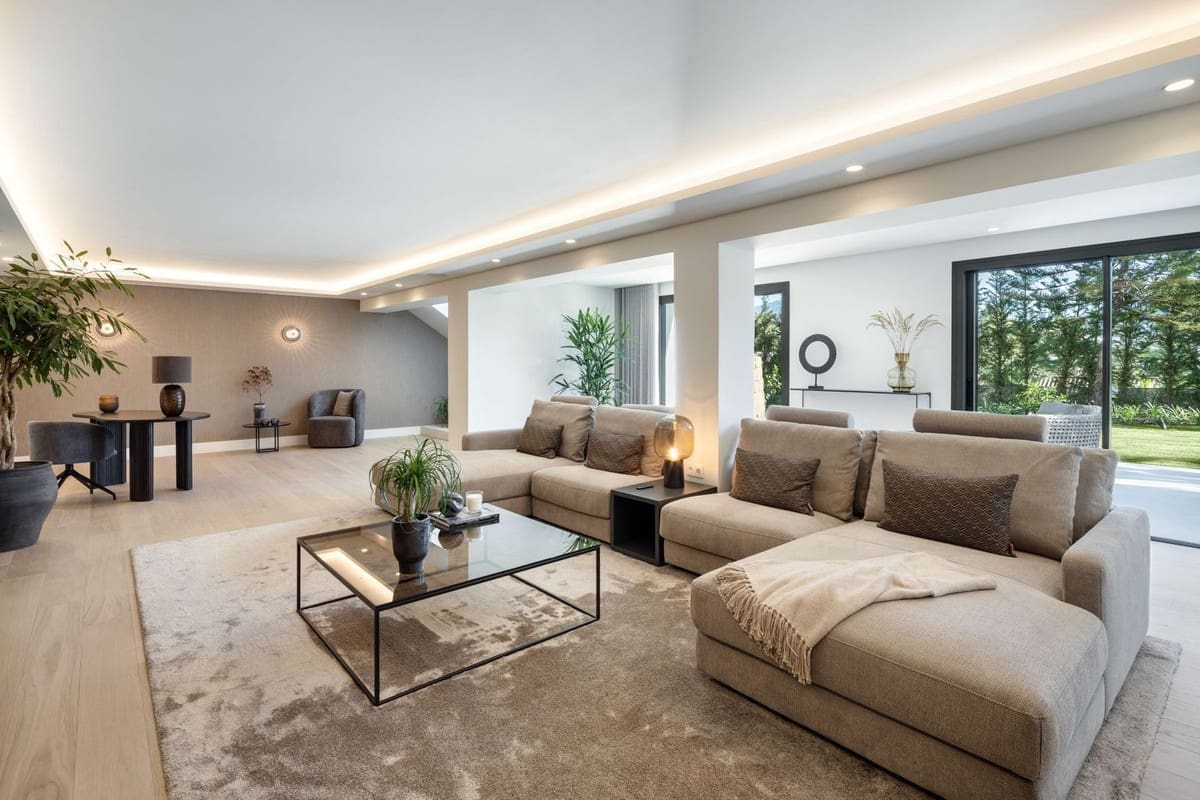 5 bedroom Villa for sale in Nueva Andalucia with pool - € 6,900,000 (Ref: 8695835)