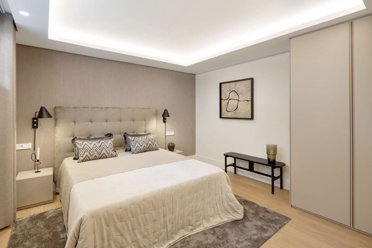 5 bedroom Villa for sale in Nueva Andalucia with pool - € 6,900,000 (Ref: 8695835)