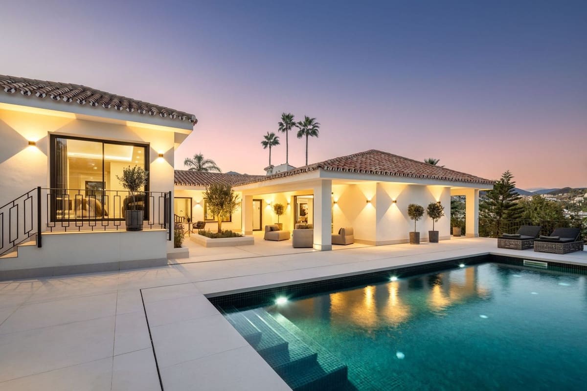 5 bedroom Villa for sale in Nueva Andalucia with pool - € 6,900,000 (Ref: 8695835)