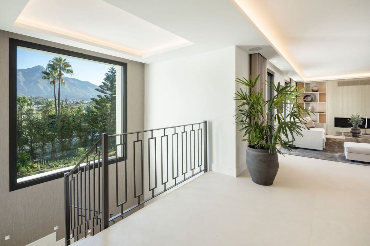 5 bedroom Villa for sale in Nueva Andalucia with pool - € 6,900,000 (Ref: 8695835)