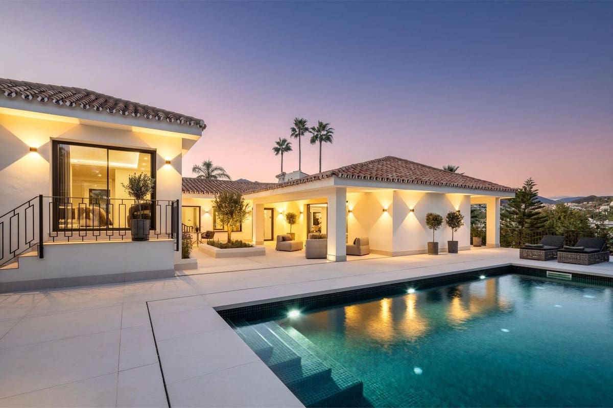 5 bedroom Villa for sale in Nueva Andalucia with pool - € 6,900,000 (Ref: 8695835)