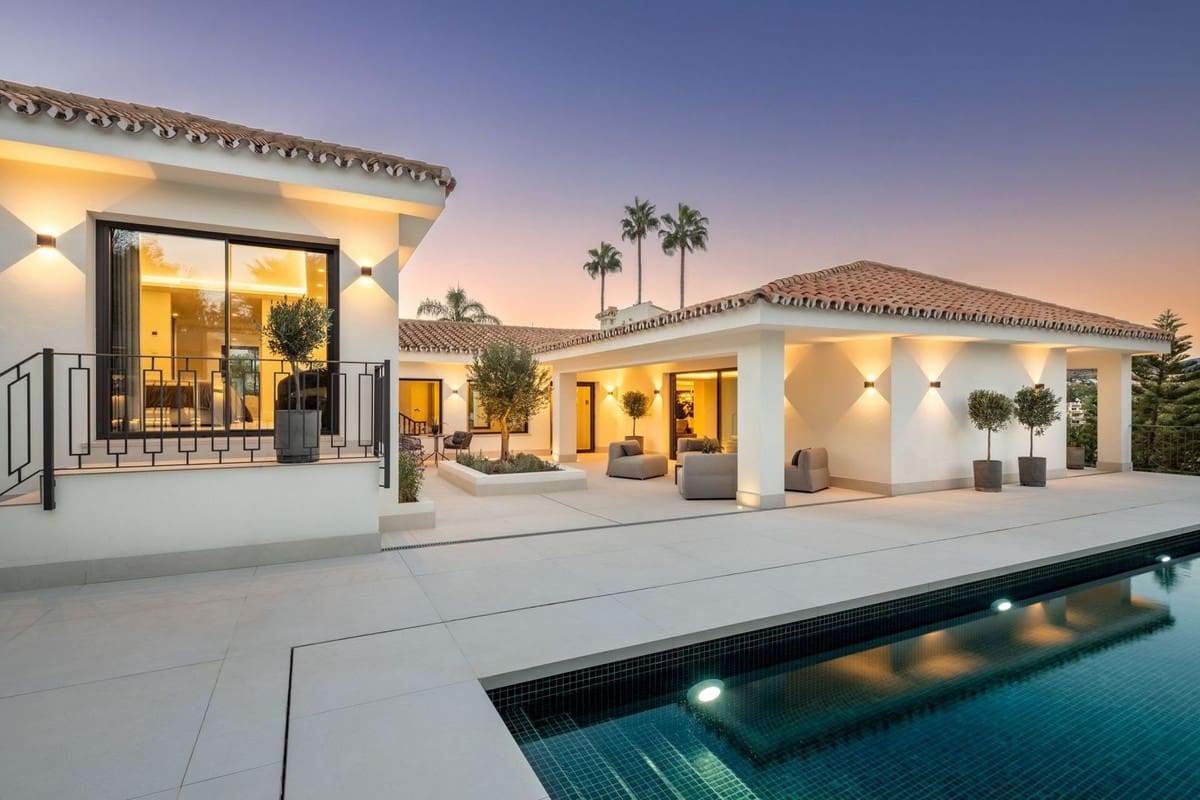 5 bedroom Villa for sale in Nueva Andalucia with pool - € 6,900,000 (Ref: 8695835)