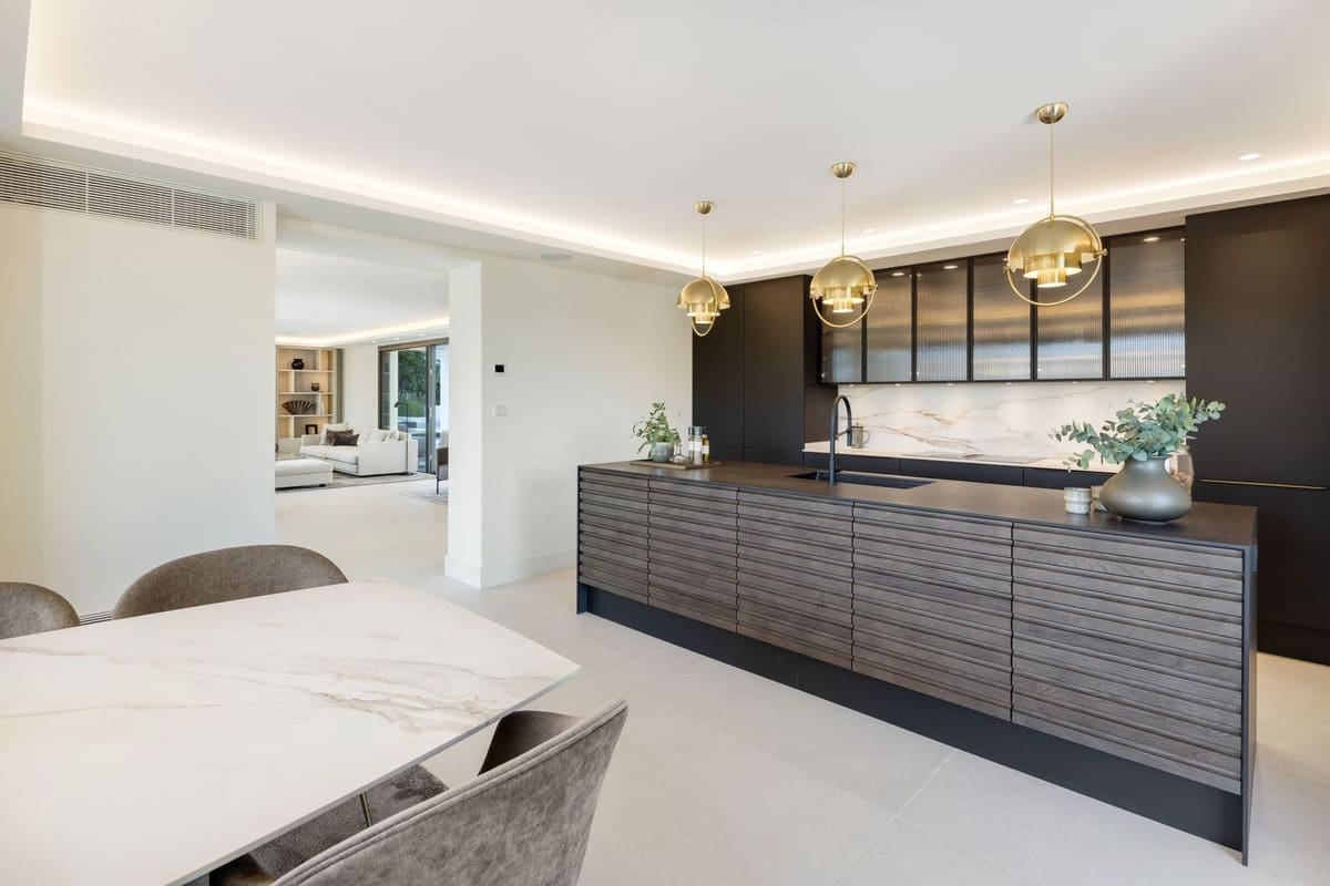 5 bedroom Villa for sale in Nueva Andalucia with pool - € 6,900,000 (Ref: 8695835)