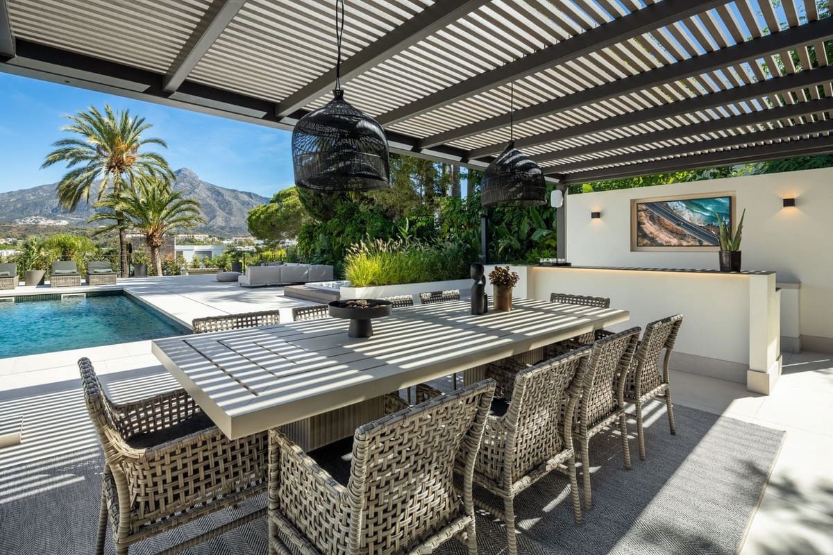 5 bedroom Villa for sale in Nueva Andalucia with pool - € 6,900,000 (Ref: 8695835)