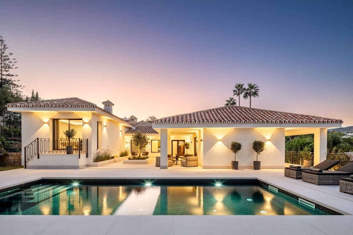 5 bedroom Villa for sale in Nueva Andalucia with pool - € 6,900,000 (Ref: 8695835)