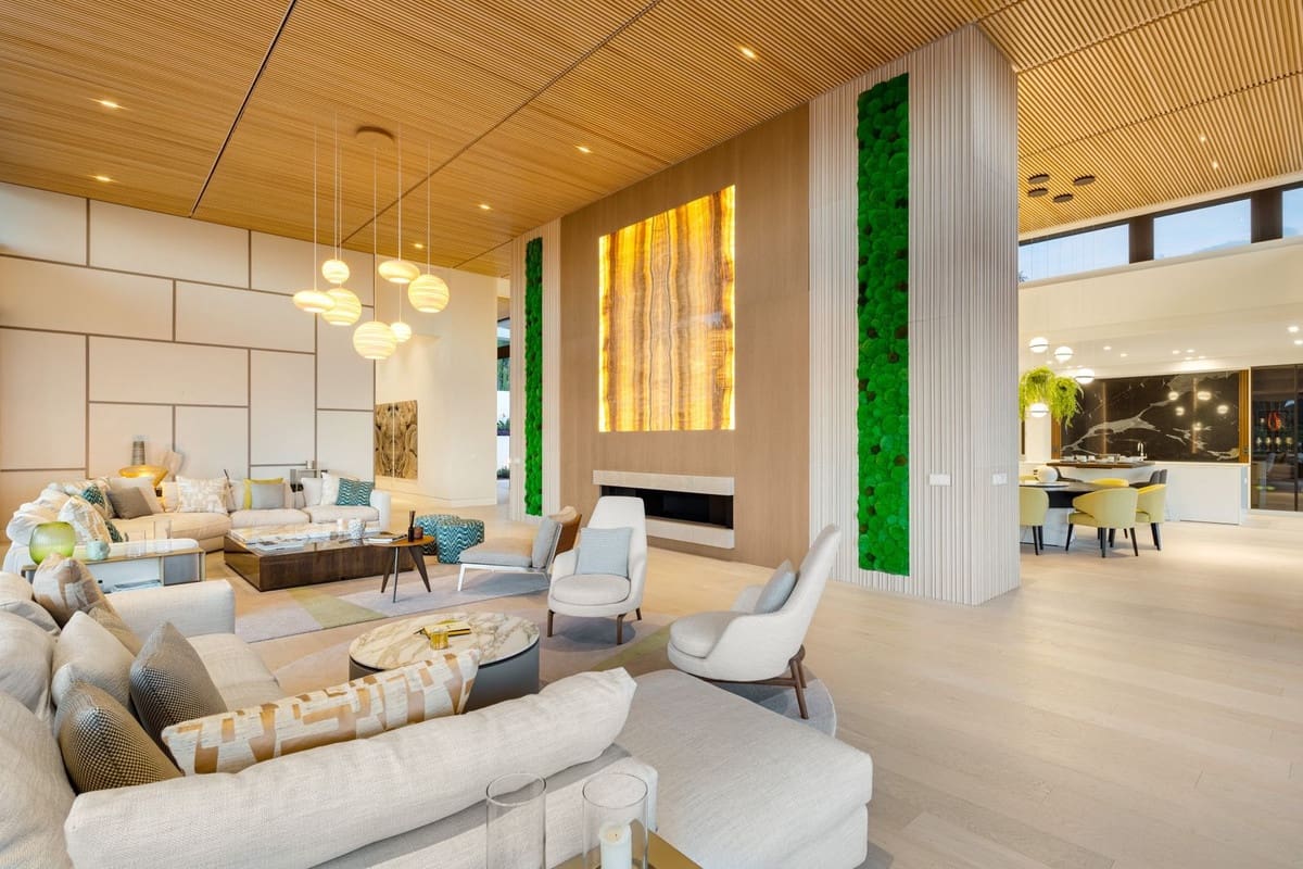 6 bedroom Villa for sale in La Quinta with pool garage - € 14,995,000 (Ref: 8728592)