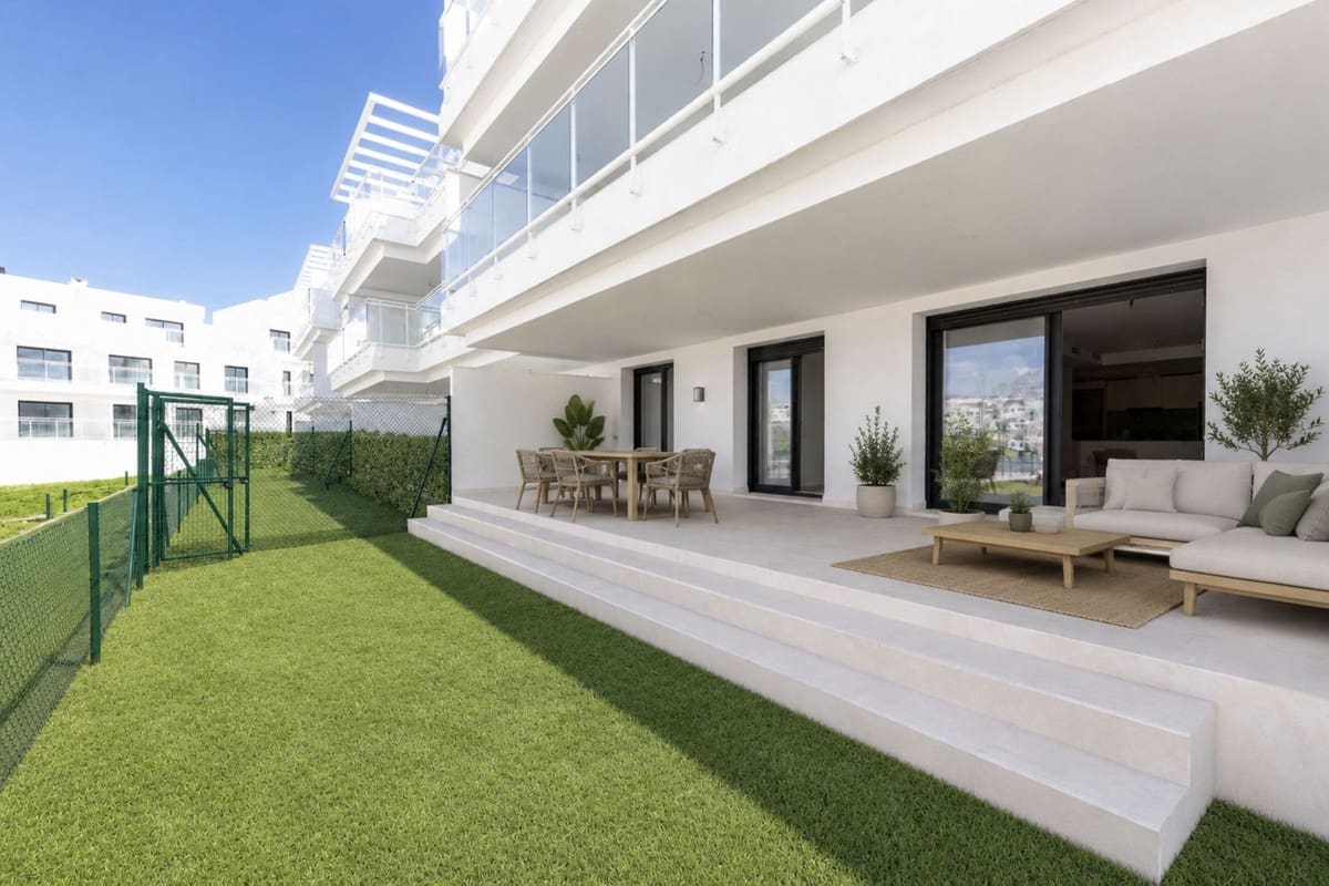 2 bedroom Apartment for sale in La Cala de Mijas with pool - € 349,000 (Ref: 8754117)