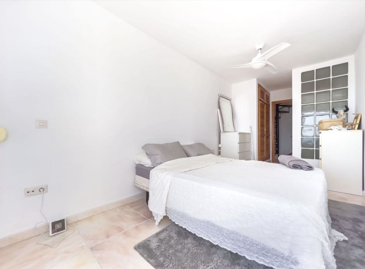 2 soveværelse Byhus til salg i La Duquesa / Puerto de la Duquesa med swimmingpool garage - € 380.000 (Ref: 8757324)