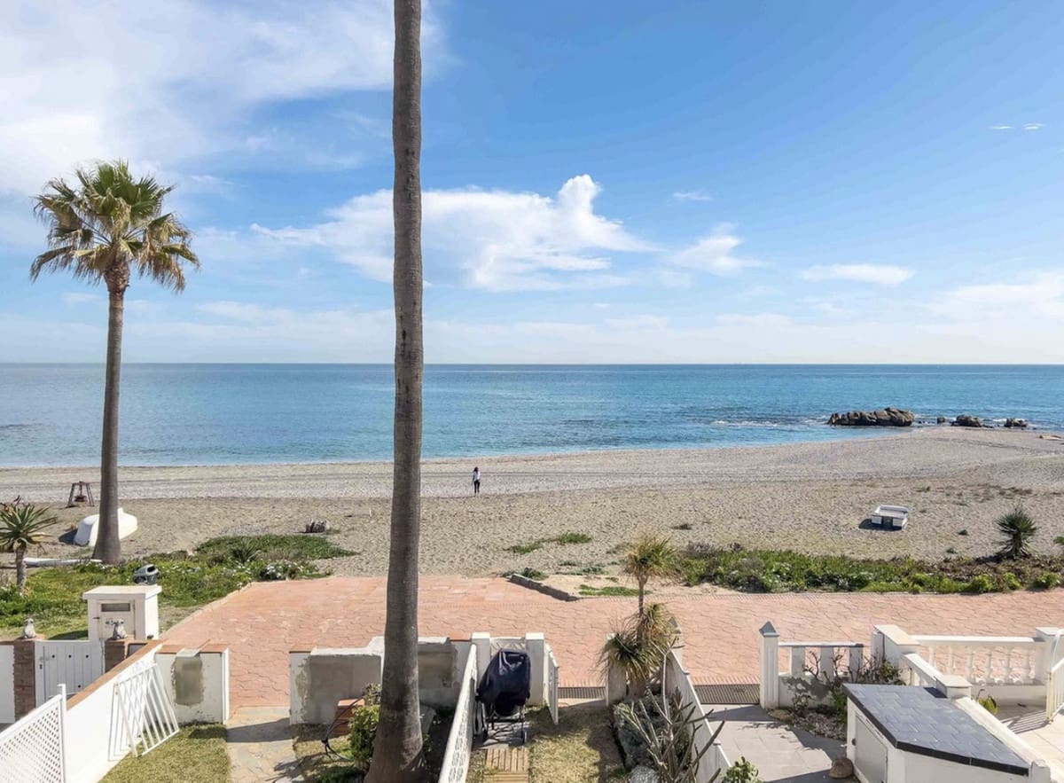 2 soveværelse Byhus til salg i La Duquesa / Puerto de la Duquesa med swimmingpool garage - € 380.000 (Ref: 8757324)