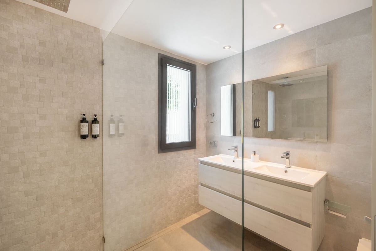 5 soveværelse Villa til salg i Marbella med swimmingpool garage - € 2.550.000 (Ref: 8760403)