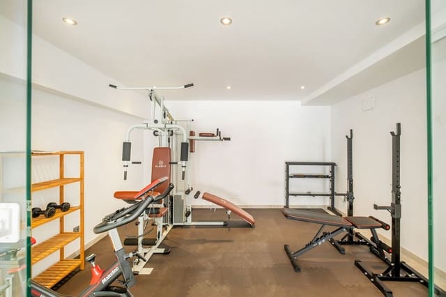 5 slaapkamer Villa te koop in Marbella met zwembad garage - € 2.550.000 (Ref: 8760403)