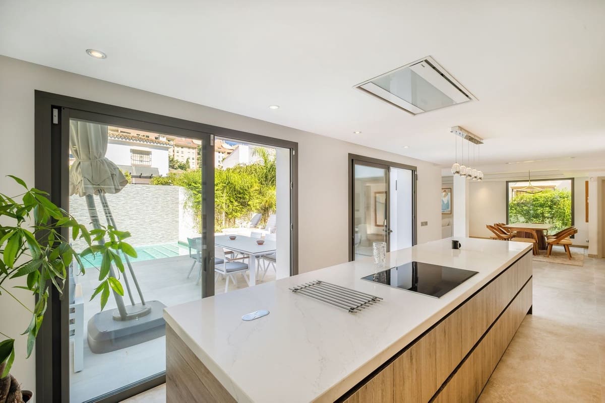 5 soveværelse Villa til salg i Marbella med swimmingpool garage - € 2.550.000 (Ref: 8760403)