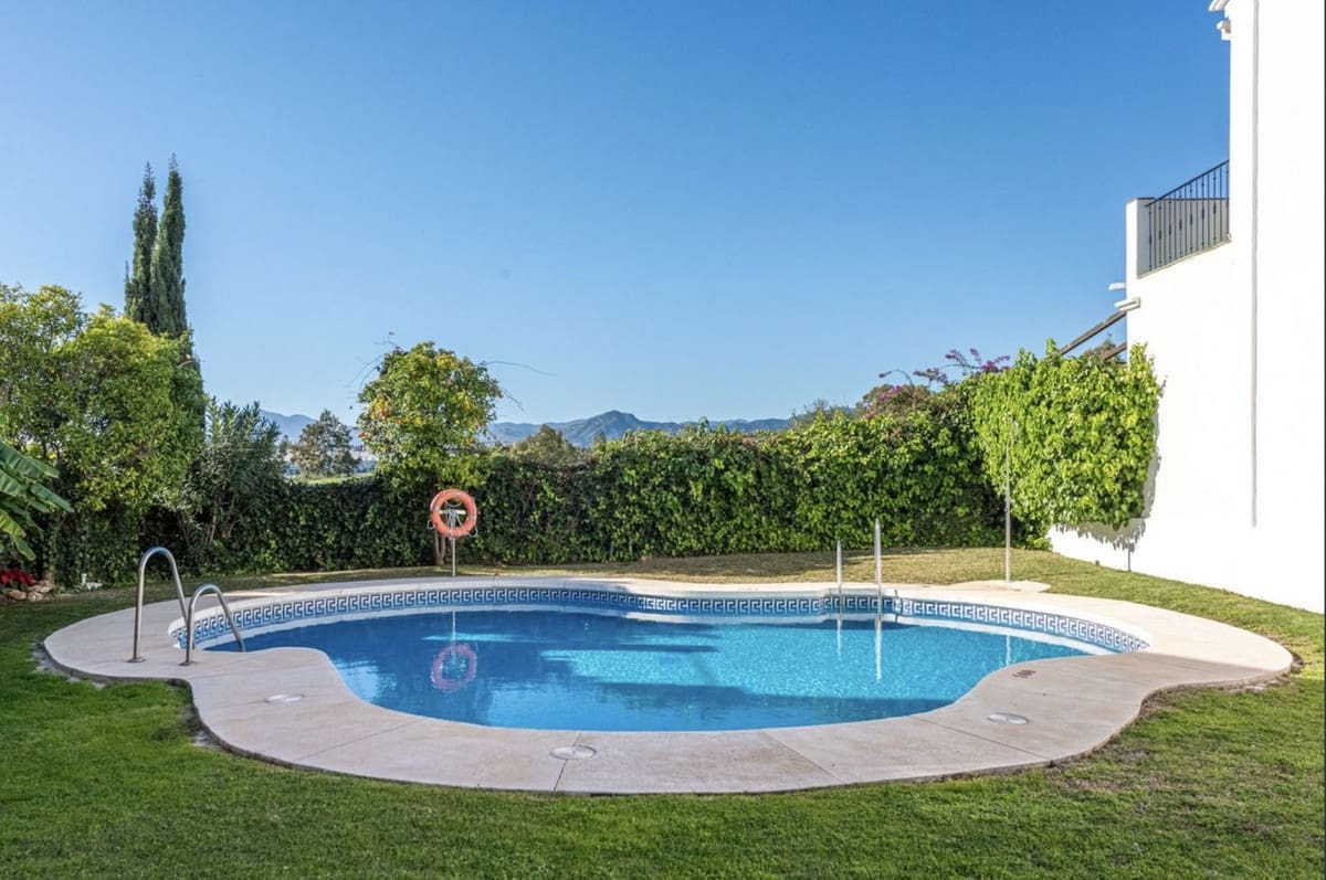 4 sypialnia Dom na sprzedaż w Puerto Banus z basenem garażem - 895 000 € (Ref: 8765704)