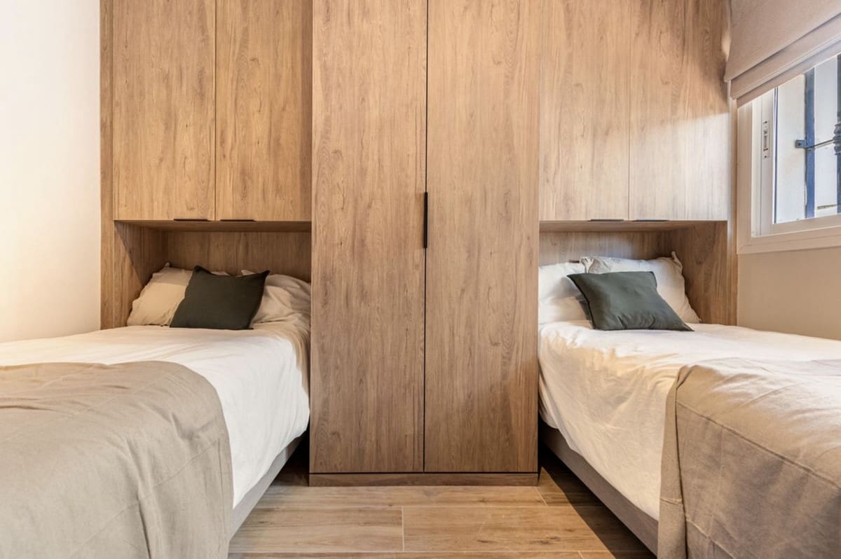 4 sypialnia Dom na sprzedaż w Puerto Banus z basenem garażem - 895 000 € (Ref: 8765704)