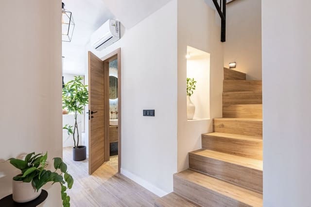 4 bedroom Townhouse for sale in Puerto Banus, Marbella with pool garage - € 895,000 (Ref: 8765704)